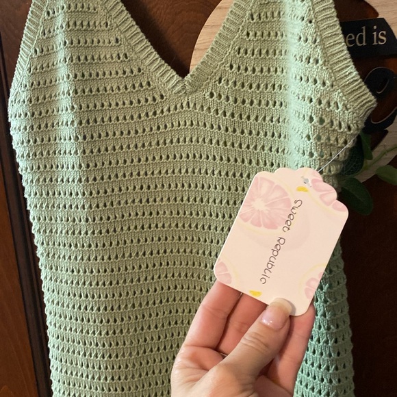 Beautiful sage Sweet Republic crochet midi dress 😍😍😍 - Picture 4 of 12